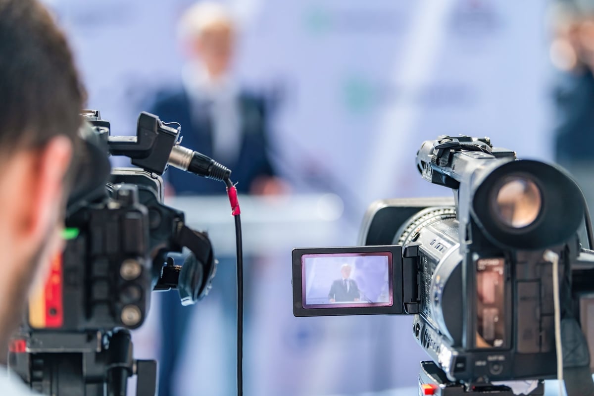 Camera at press conference documents vital updates, ensuring precise media records. Its clear footage supports transparent reporting and enhances public confidence in shared information.